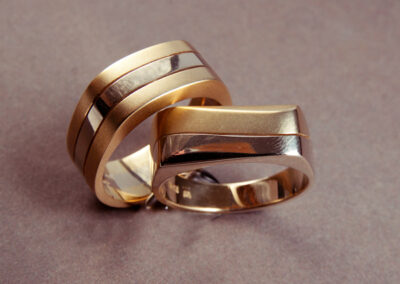 Tillverkade ringar av smyckestilverkaren Sävsjö Guldsmeds